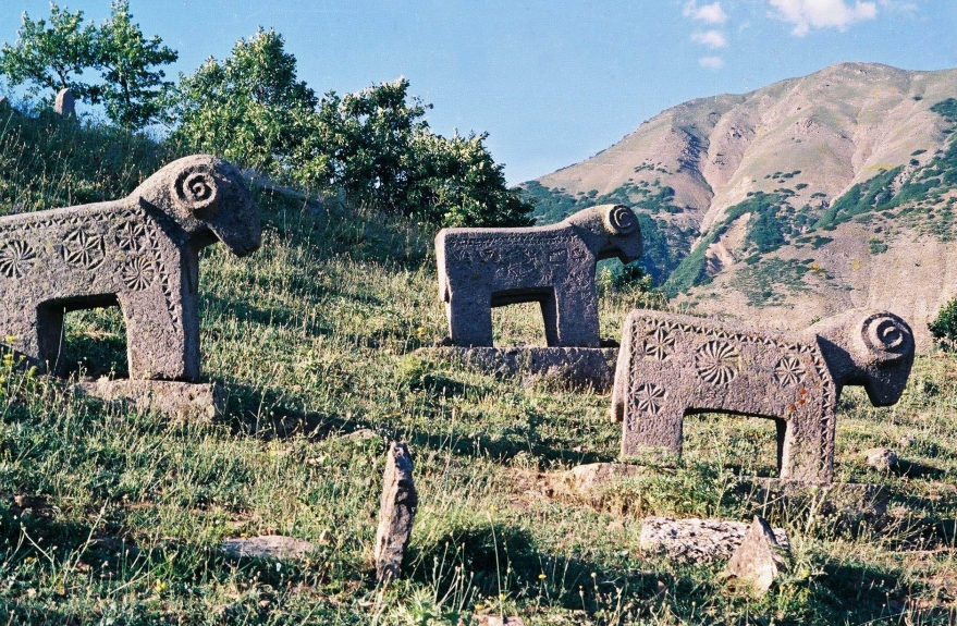 Dersim'in tarihi mezar taşları 8