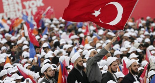 'Türkiye diktatörlüğe birkaç adım mesafede'