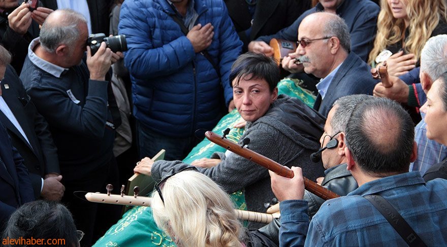 Arif Sağ’ın eşinin cenazesi neden sazlarla ve deyişlerle kaldırıldı?