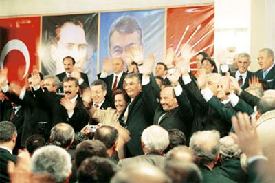 Partilerde yerel seçim rüzgârı