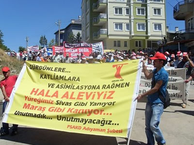 Sivas'ta on bin kişi katliamı lanetlemek için yürüdü