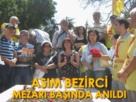 Asım Bezirci mezarı başında anıldı