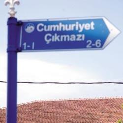 Cumhuriyet Çıkmazı... Tayyip Sokak... Oruç Market!