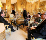 Hollande  Kobanê'de Direnen Kadınları Karşıladı