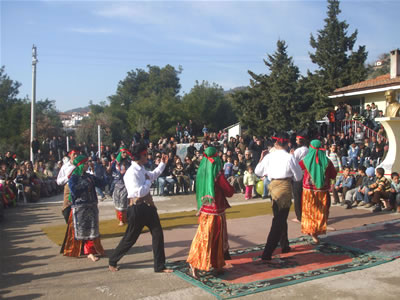 Bergamalı Aleviler Aşure Günü Etkinliğinde Buluştu