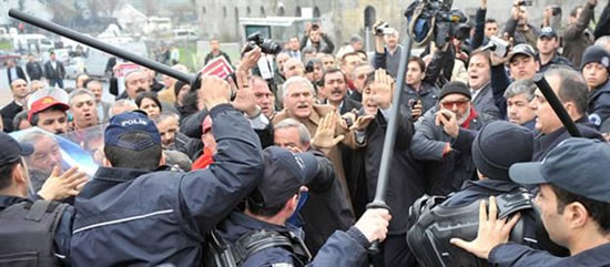 Yine Bir İstem ve Yine Gaz, Cop ve Tekme...