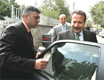 AKP Akman'a sahip çıktı