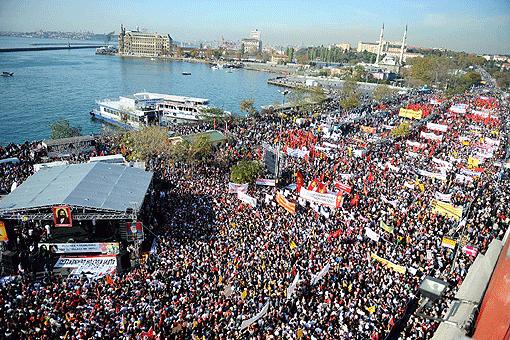 200 Bini Aşkın Kişi Alevilere Eşitlik İçin Kadıköy'deydi