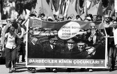 28'inci yıldönümünde bile 12 Eylül manzaraları