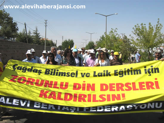 Alevilerden Gül'e 'İşgal' Protestosu