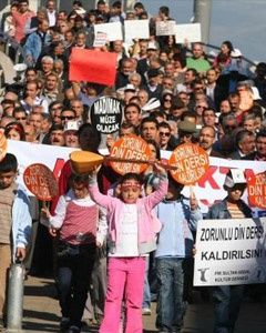 Alevi örgütlerinden zorunlu din dersi tepkisi