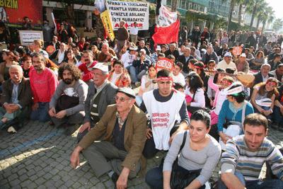 Aleviler İzmir'de oturma eyleminde
