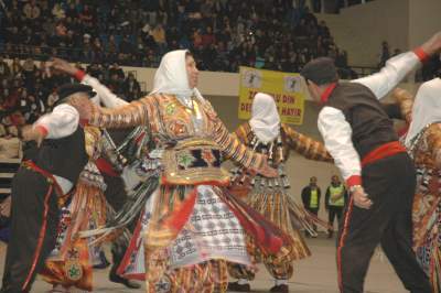 On bin Alevi AKP açılımına karşı buluştu