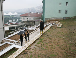 Aleviler : Dergah Üzerindeki AKP Binası Kaldırılsın