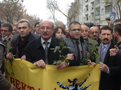"Karanfille Maraş'a Gelen Alevi'ye Saldıran Genç Nasıl Yetişti?"