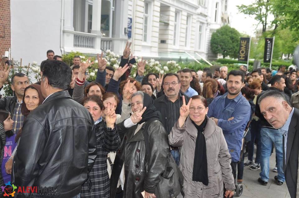 HDP'liler Avrupa'da sandıklara akın ediyor