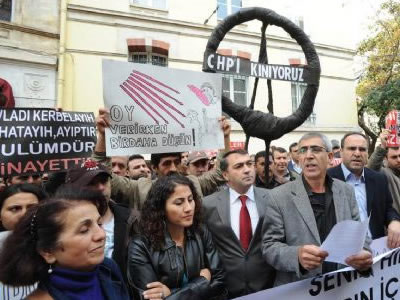 "Takke Düştü, Kel Göründü!"