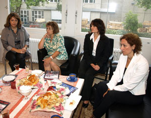 Oya Talat Alevi Derneklerini Ziyaret Etti