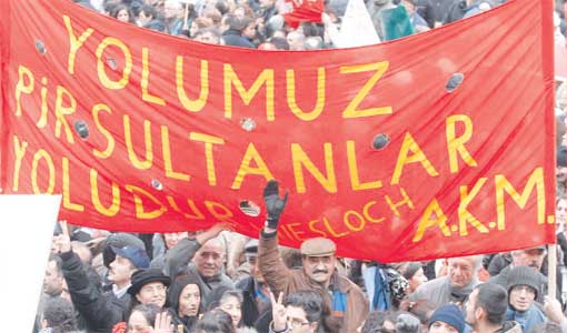 Irkçı diziyi protesto eden Aleviler geri adım attırdı