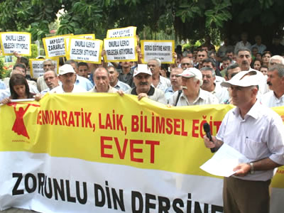 Türkiye'de bir ilk: Alevi mitingi