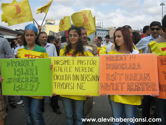 Aleviler Büyük Alevi Yürüyüşü düzenleyecek