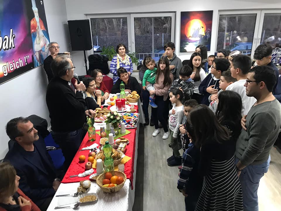 KİEL ALEVİ TOPLUMU ÇOCUKLARA ” HIZIR HEDİYESİ” DAĞITTI