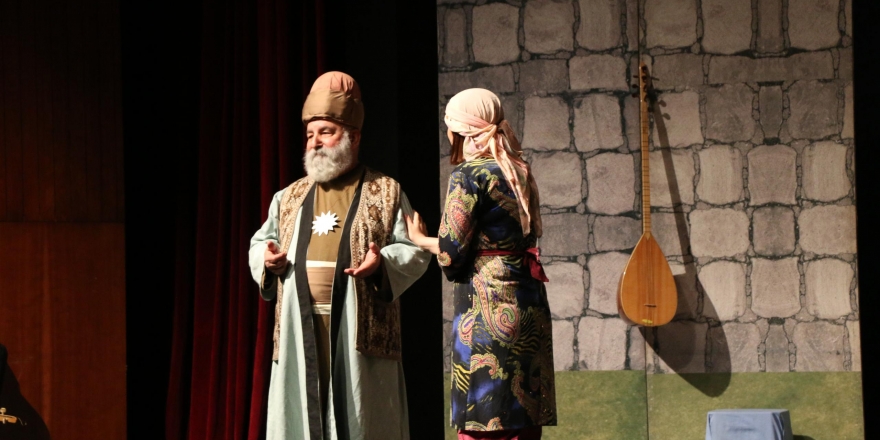 Adana’da ‘Pir Sultan Abdal’ adlı oyun sahnelendi