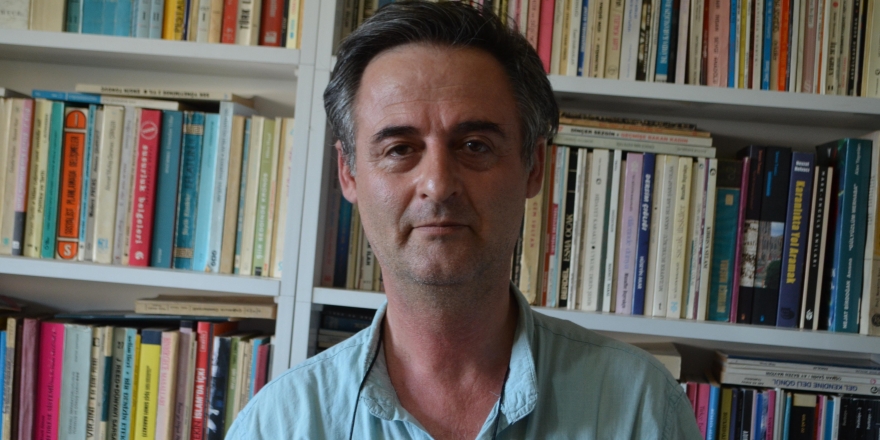 Mesut Özcan Düzgün Baba’da heykel tartışmasını yazdı; PSAKD’ye bazı sorular yöneltti