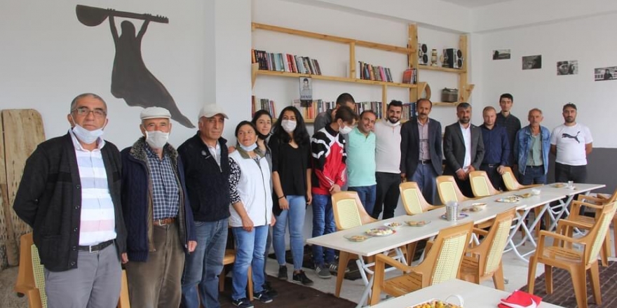 Sivas’ın Zara ilçesinde bir Alevi köyüne kütüphane açıldı