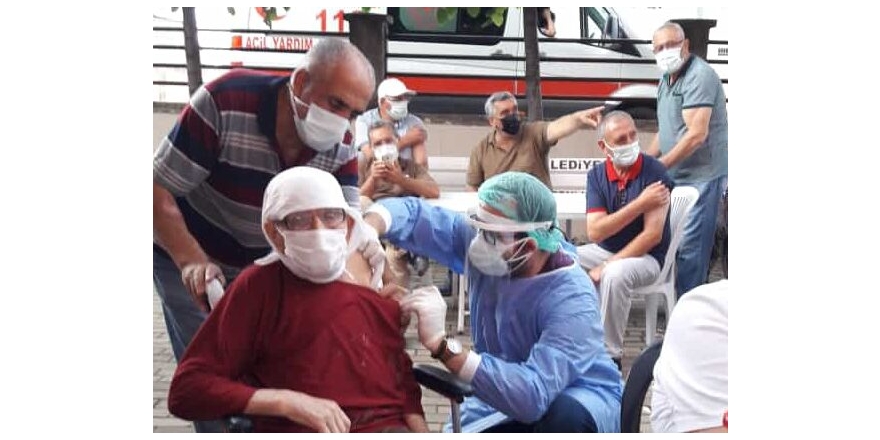 Kestel Cemevinde yapılan aşı uygulamasına yoğun ilgi