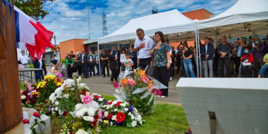 Paris Alevi Anıtı önünde kitlesel Madımak anması: Zulme karşı mücadelemiz sürecek