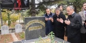 Kültür ve Turizm Bakanı Yalçın Topçu'dan Katil Çatlı’ya 'vefa' ziyareti