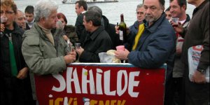 Sanatçılardan Bakana Şeriat Şikayeti