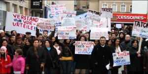 Alevilerden Kölnde protesto mitingi