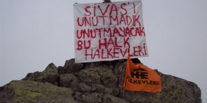 3400 metre rakımlı zirve'de Sivas anması