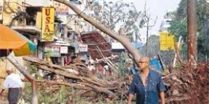 Myanmar'da halk yardım, cunta oy derdinde