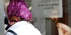 Uyarı yazısına rağmen türbanla girdiler