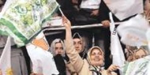 Türbanı salladılar