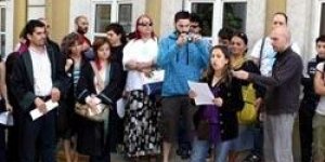 Eşcinsellerin sesi kapatıldı