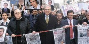 Gazeteciler "Özgürlük" için yürüdü