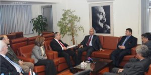 "Hükümet Alevileri Oyalıyor"