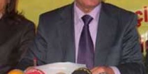 "Aşık Veysel'e takke giydirmek aymazlıktır"