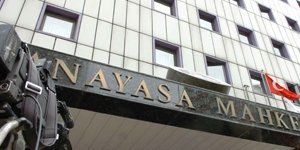 Yüksek Mahkeme den türban davasına kabul