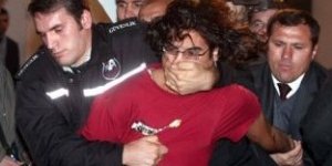 Protestocu öğrenciler gözaltında, Bakan devrede