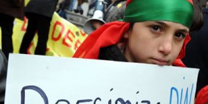 Aleviler zorunlu din dersine karşı oturma eyleminde