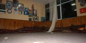 Cemevine taşlı saldırı !