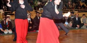 Cem Vakfı'ndan iftarda semah gösterisi