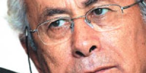 Fikret BAŞKAYA : Kutsal Devlette Câmi ve Okul