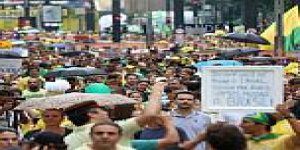 Brezilya’da Halk Yolsuzluğa Karşı Sokaktaydı