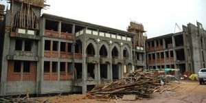 Okul camiye benziyor tartışması